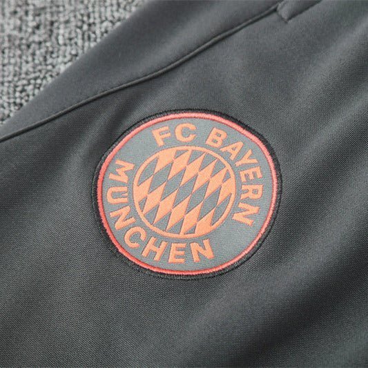 Strikers Club™ 2025/26 Bayern München Grey Premium Football Tracksuit