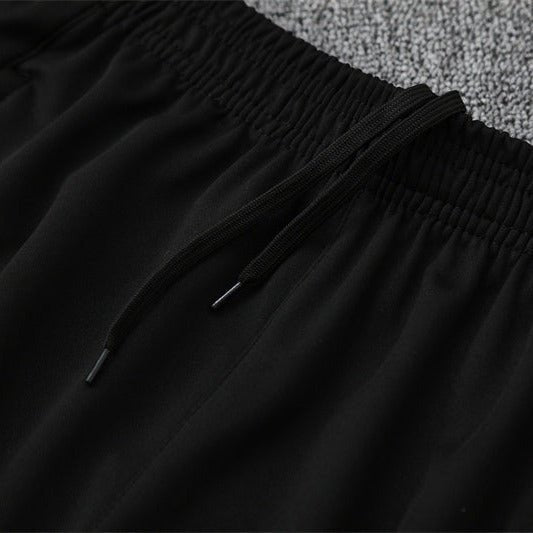 Strikers Club™ 2025/26 Liverpool Black Premium Football Tracksuit