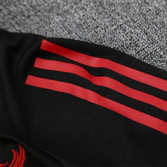 Strikers Club™ 2025/26 Liverpool Black Premium Football Tracksuit