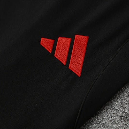 Strikers Club™ 2025/26 Liverpool Black Premium Football Tracksuit