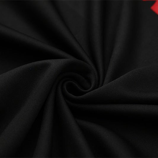 Strikers Club™ 2025/26 Liverpool Black Premium Football Tracksuit