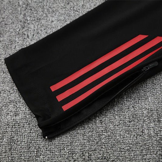 Strikers Club™ 2025/26 Liverpool Black Premium Football Tracksuit