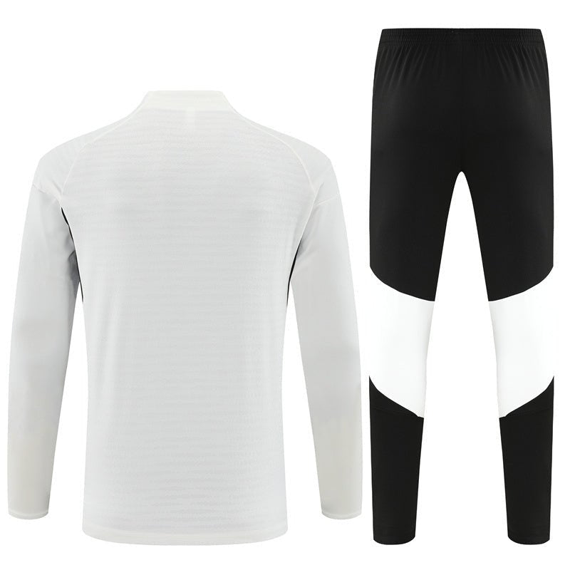 Strikers Club™ 2025/26 Liverpool White Premium Football Tracksuit