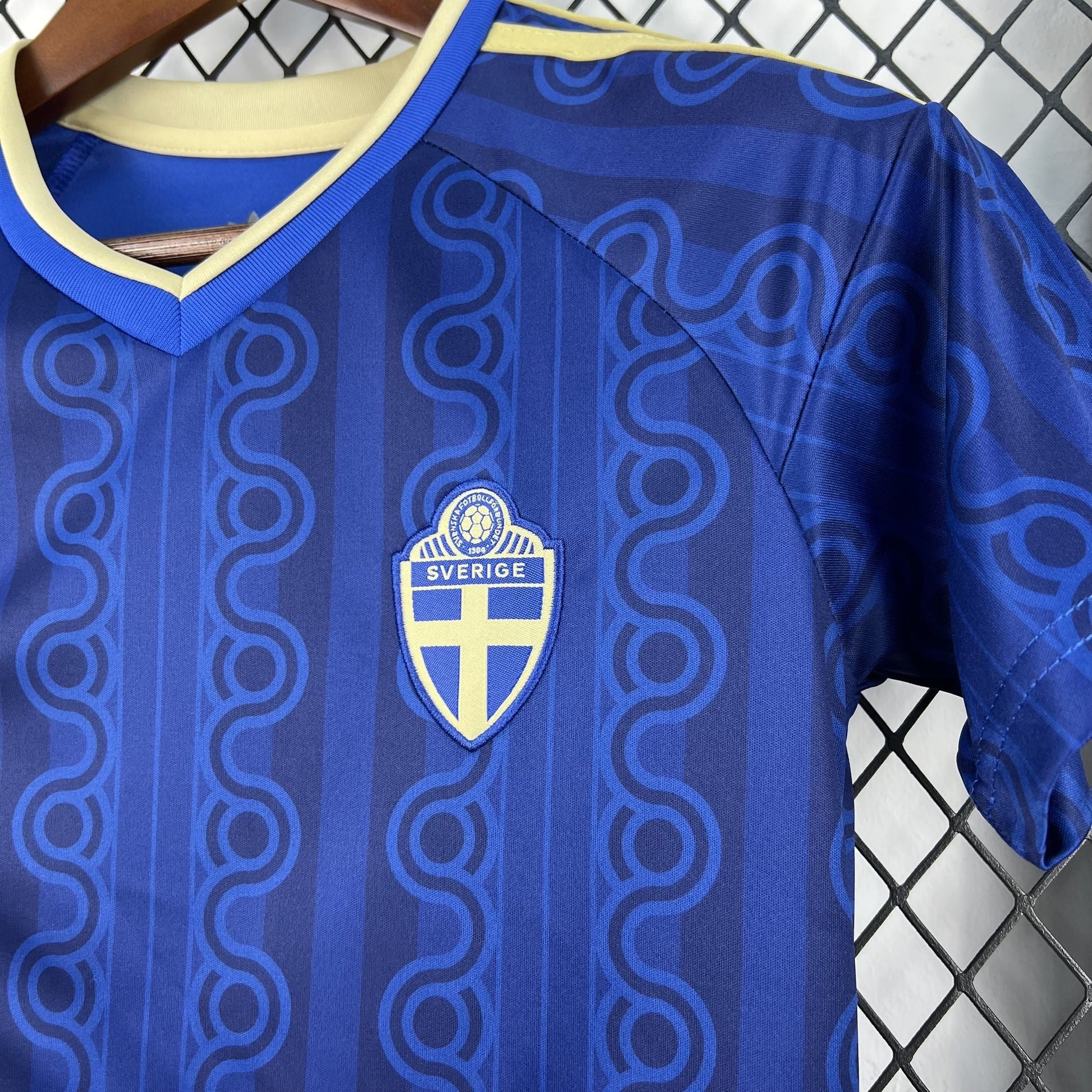Strikers Club™ 2026 Sweden Away Kids Football Kit Set