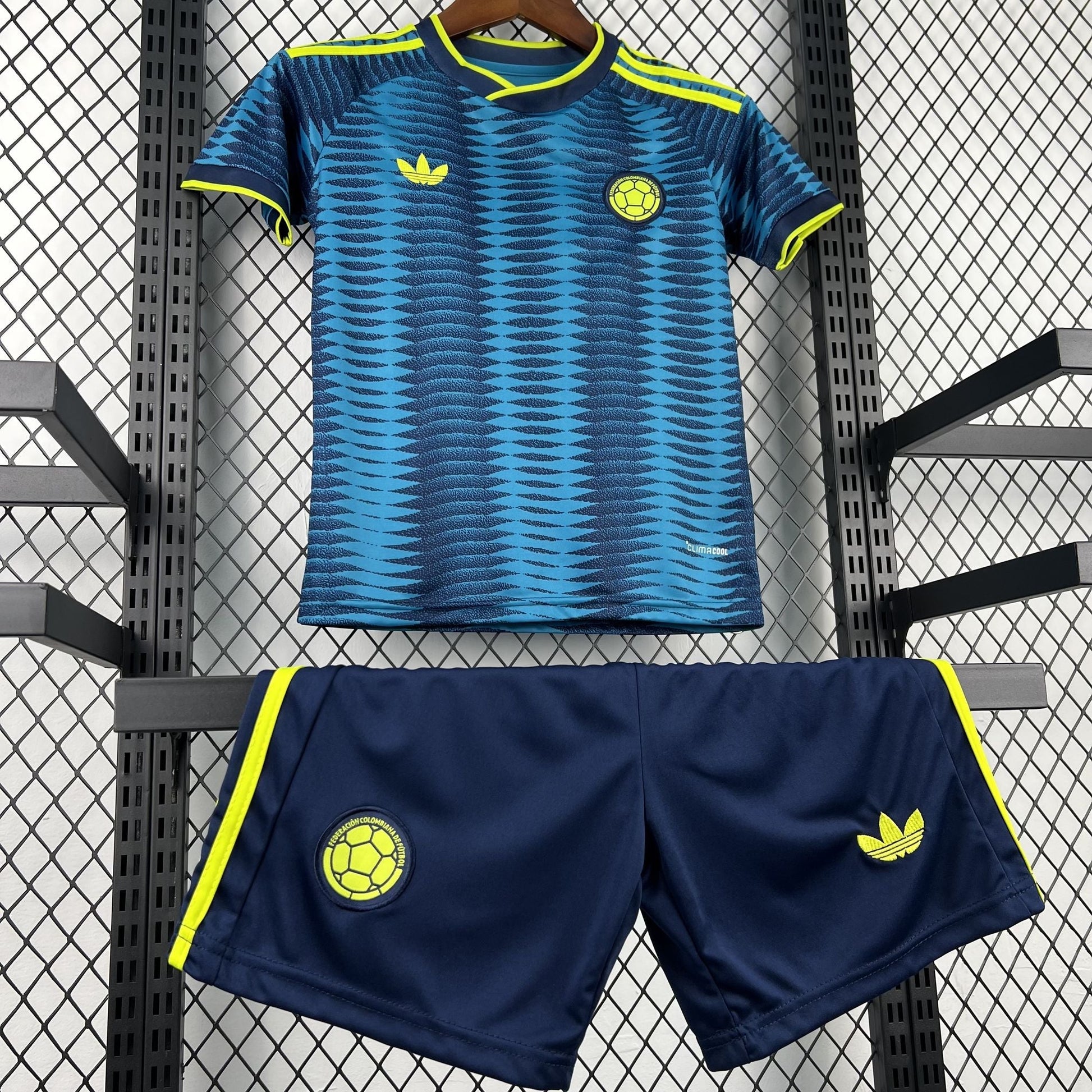 Strikers Club™ 2026 Colombia Away Kids Football Kit Set