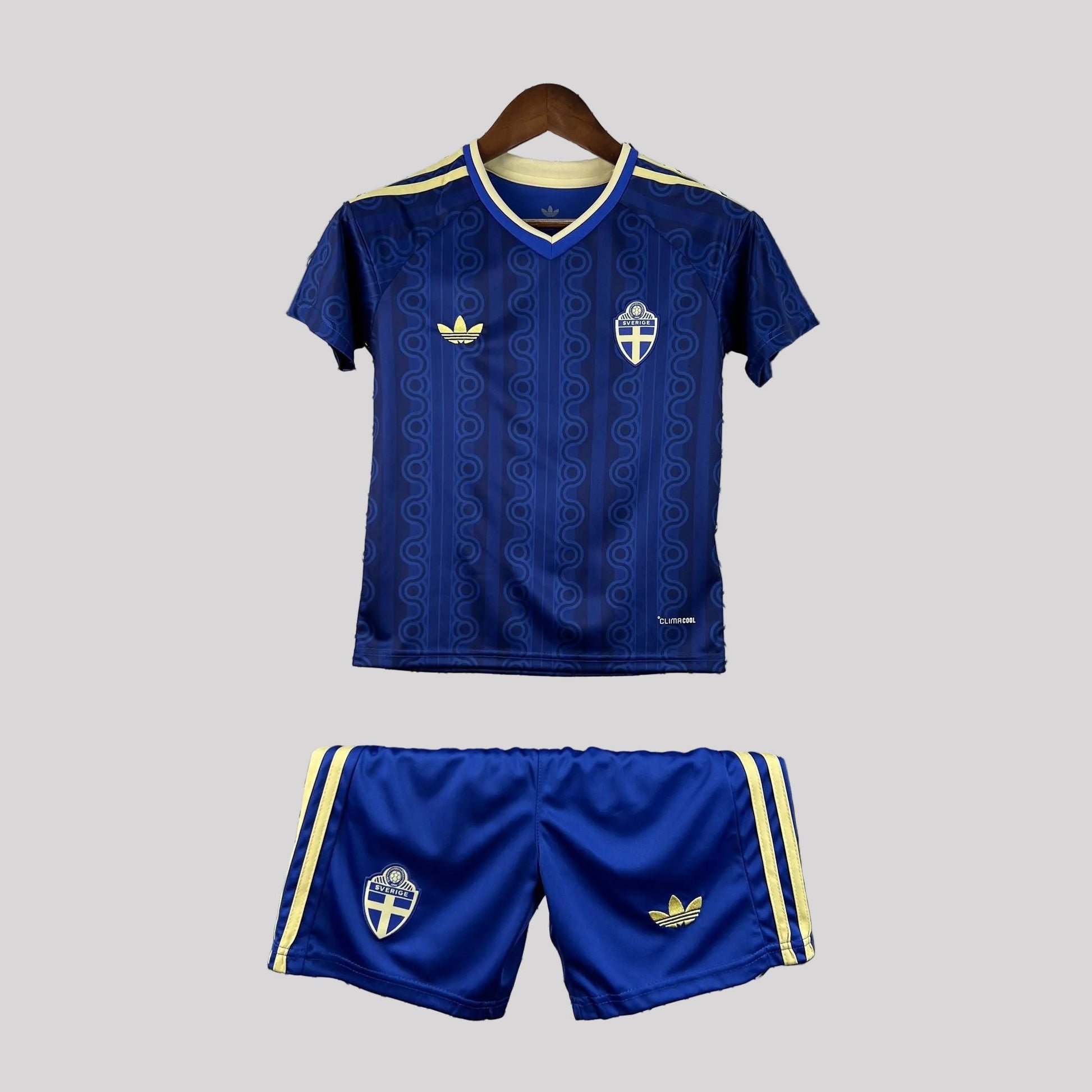 Strikers Club™ 2026 Sweden Away Kids Football Kit Set