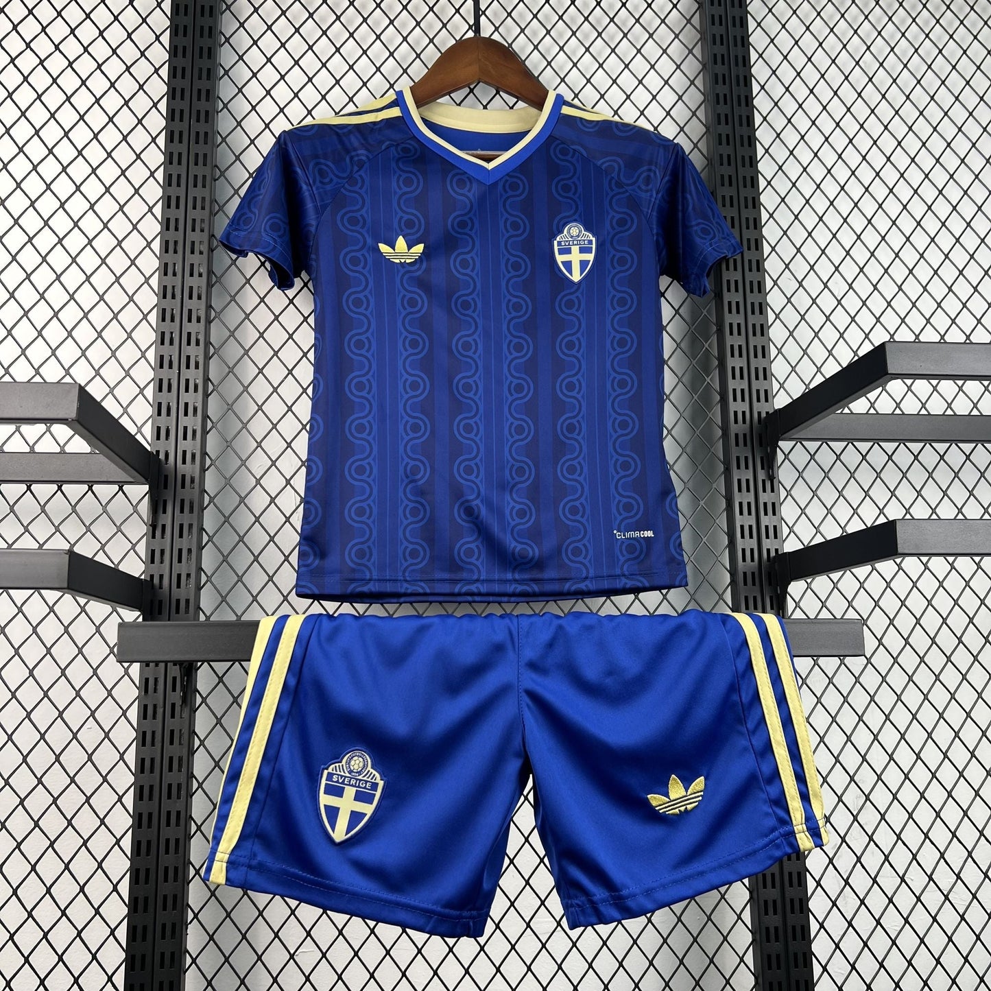 Strikers Club™ 2026 Sweden Away Kids Football Kit Set