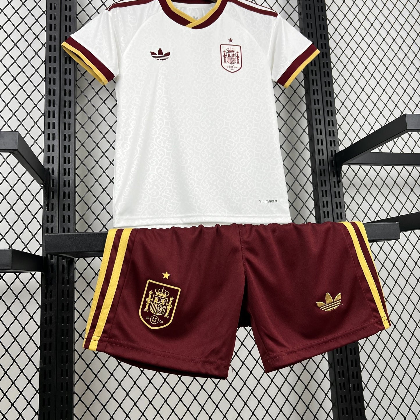Strikers Club™ 2026 Spain Away Kids Football Kit Set