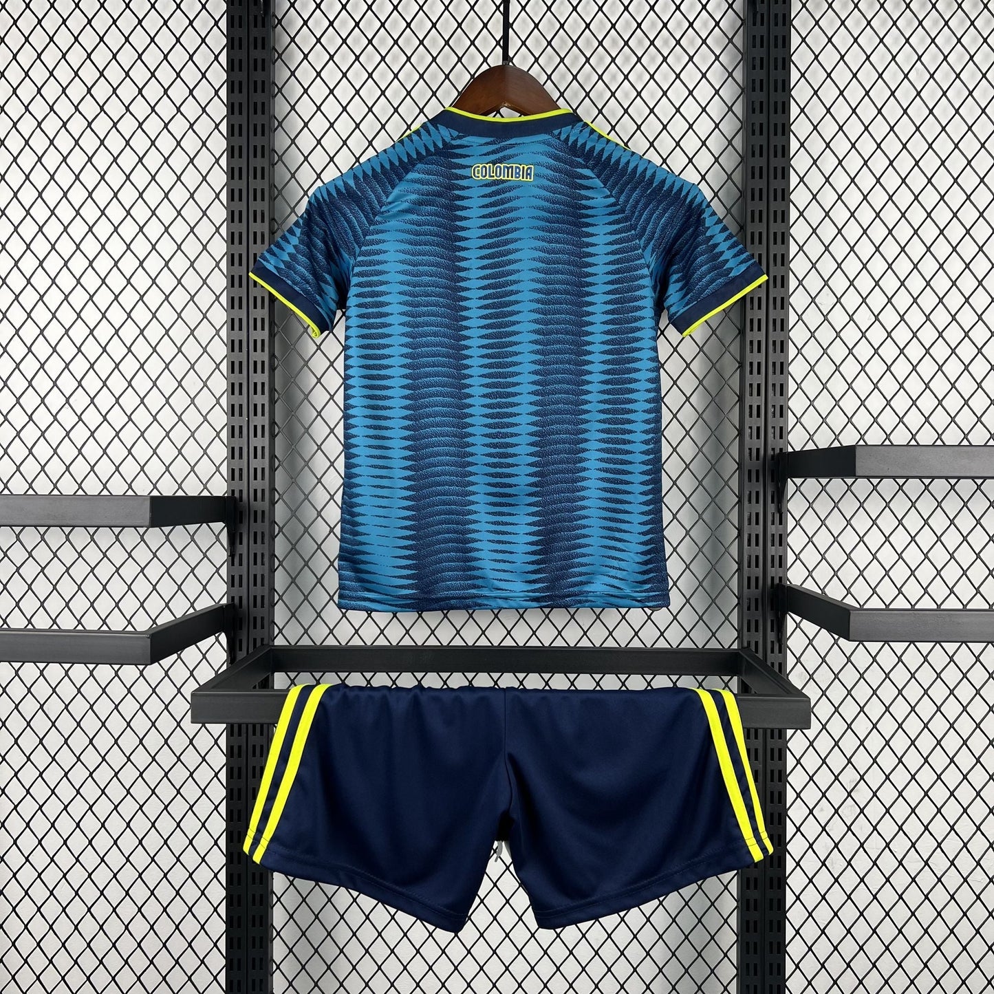Strikers Club™ 2026 Colombia Away Kids Football Kit Set